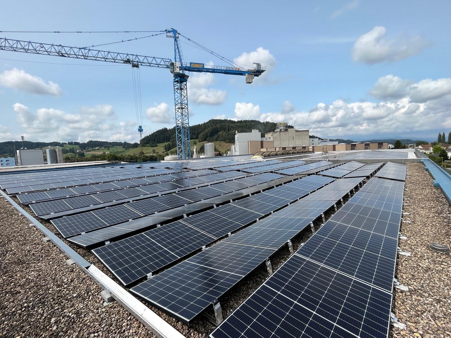 Neue Photovoltaikanlage in Betrieb genommen